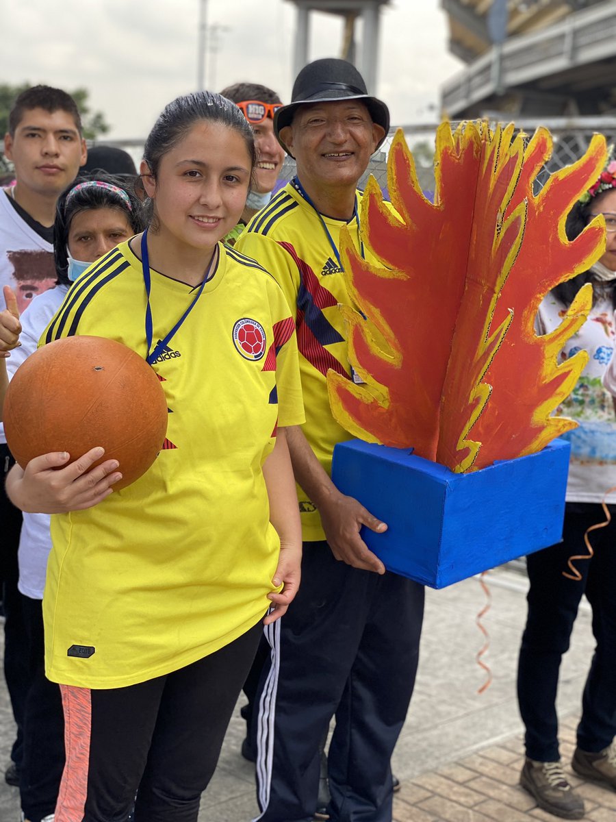 IntegracionBUT's tweet photo. ¡Es la hora! La Antorcha 🔥Olímpica llega al Movistar Arena📍
 #Teusaquillo da  inicio a nuestras Olimpiadas Accesibles e Incluyendes 2022🫶
🏀🎨🎼Es momento  que sus habilidades deportivas, actividades lúdicas, culturales y productivas brillen✨ #MovilizatePorLaInclusión https://t.co/45ykdaZl9o