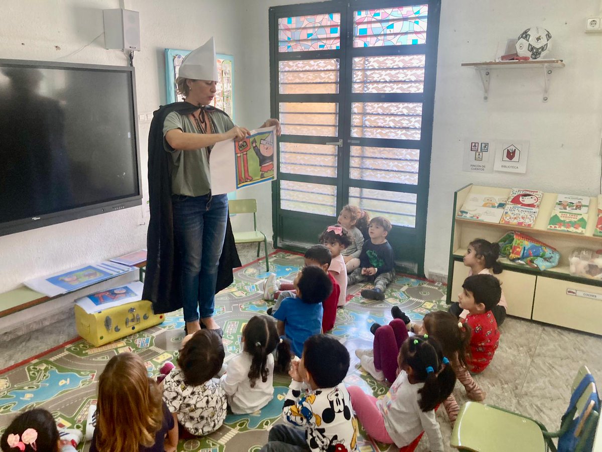 CeipSanAntonio's tweet photo. Hoy, los alumnos de 3 años de Educación Infantil del @CeipSanAntonio #MolinadeSegura han recibido una divertida visita con la actividad “Cuento con mi cole”, impulsada por la @educamolina del @AytMolinaSegura.
¡Qué bien lo hemos pasado!
#CrecerAprenderSoñar
@Isabelgadea https://t.co/QLTqnf5hLd