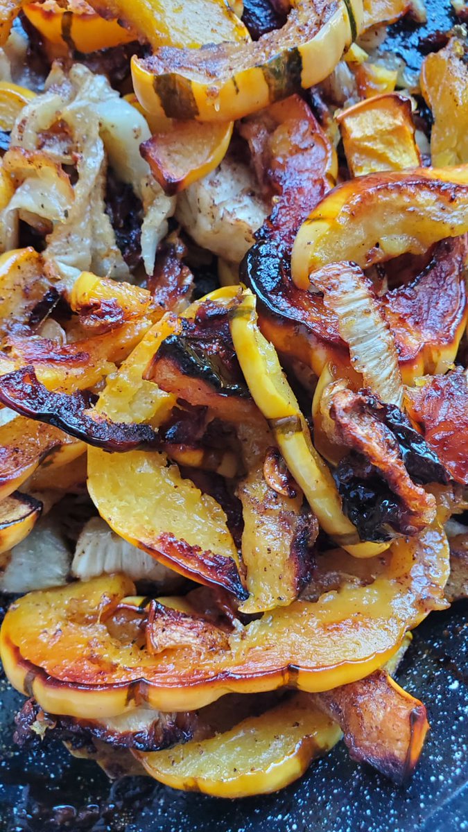 jax91982's tweet photo. In the zone right now...anyone here ever have roasted delicata squash and fennel together?? Heaven! #delicata #fennel #healthy #cheflife https://t.co/cG6ohUOhpH