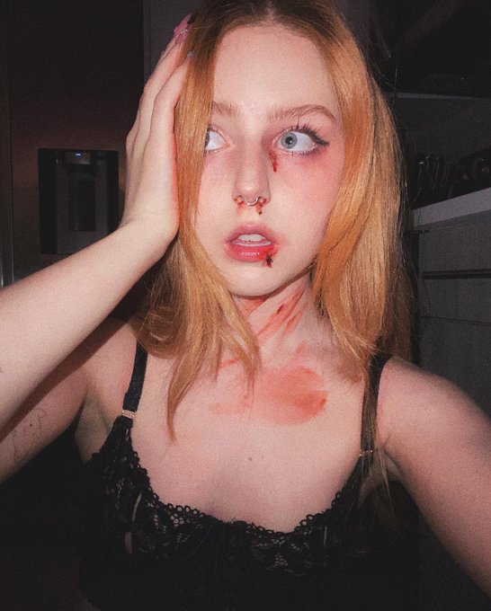 trick or treat 👻 https://t.co/Q4ZlLMqPsp