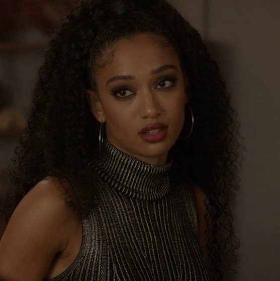 Happy birthday to the beautiful Samantha Logan      