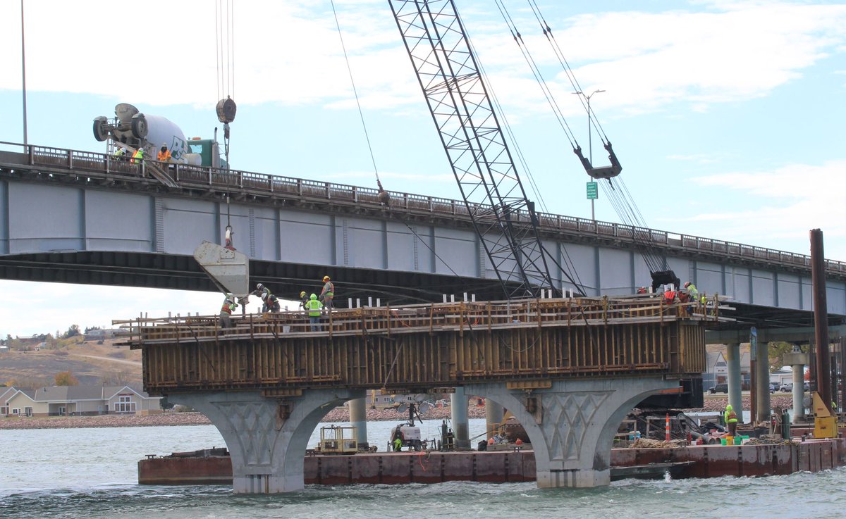 SouthDakotaDOT's tweet image. You can read more about recent work on construction of the new Pierre/Fort Pierre Bridge; also view project photos in the 46th issue of the #PierreFortPierreBridge newsletter. 

View all newsletters at: 
pierre-ftpierrebridge.com/newsletters 

#SDDOT #SD511 #PierreFortPierreBridge