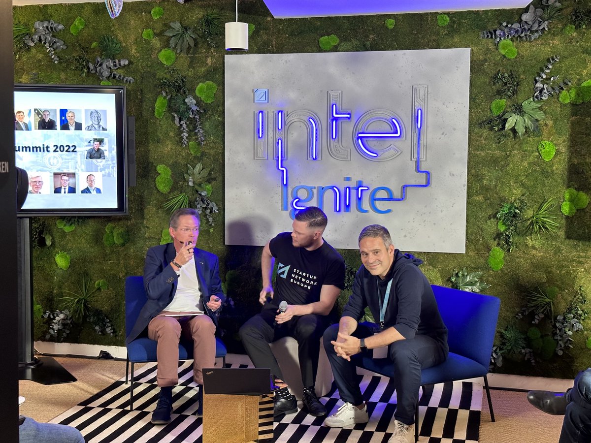 At the Munich AI summit with #Intel Ignite full crowded with AI experts