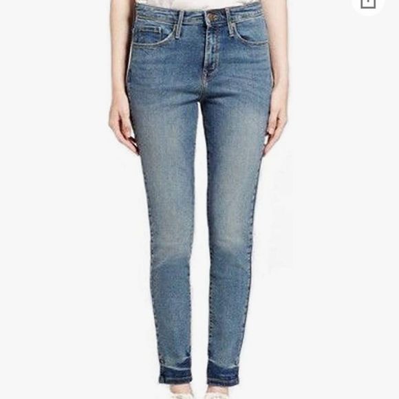So good I had to share! Check out all the items I'm loving on <a href="/Poshmarkapp/">Poshmark</a> from <a href="/pntbutternKELLY/">Kelly</a> #poshmark #fashion #style #shopmycloset #lululemonathletica #anthropologie #mossimosupplyco: posh.mk/w2xS4xUhtub