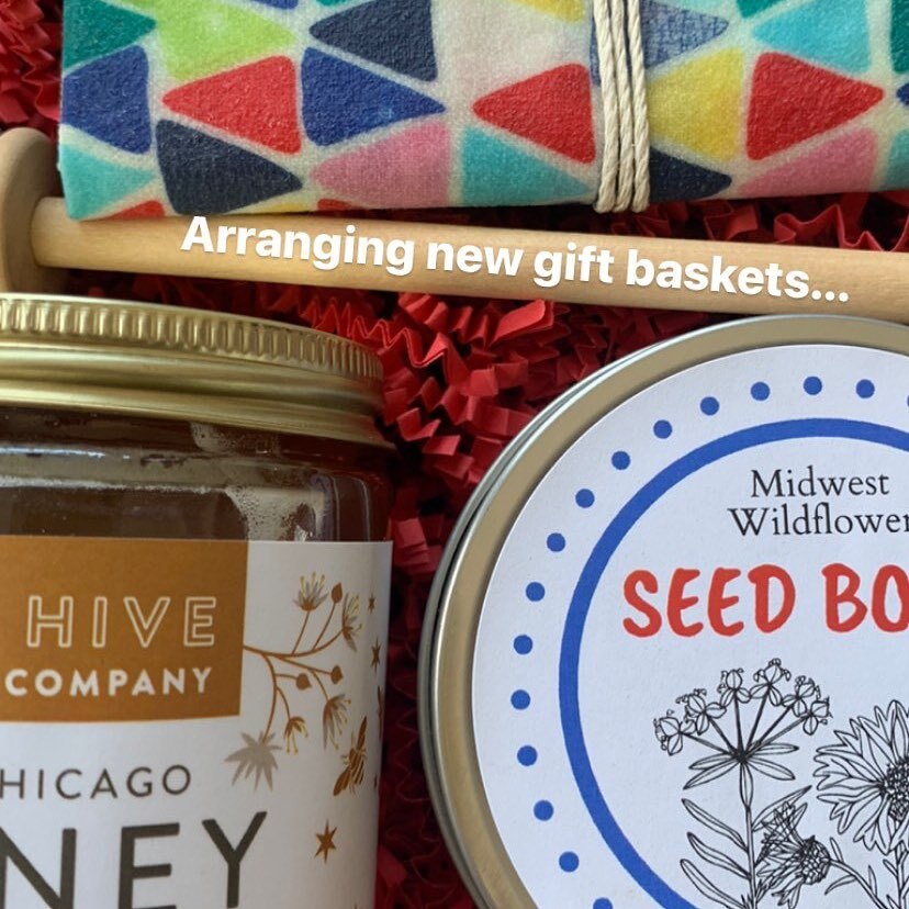 We are arranging new holiday gift baskets for 2022 let us know what you think!
#beekeeping #chicago #honey #bees #pollinators #sustainable #reuseable instagr.am/p/CkOSVSyrzMR/