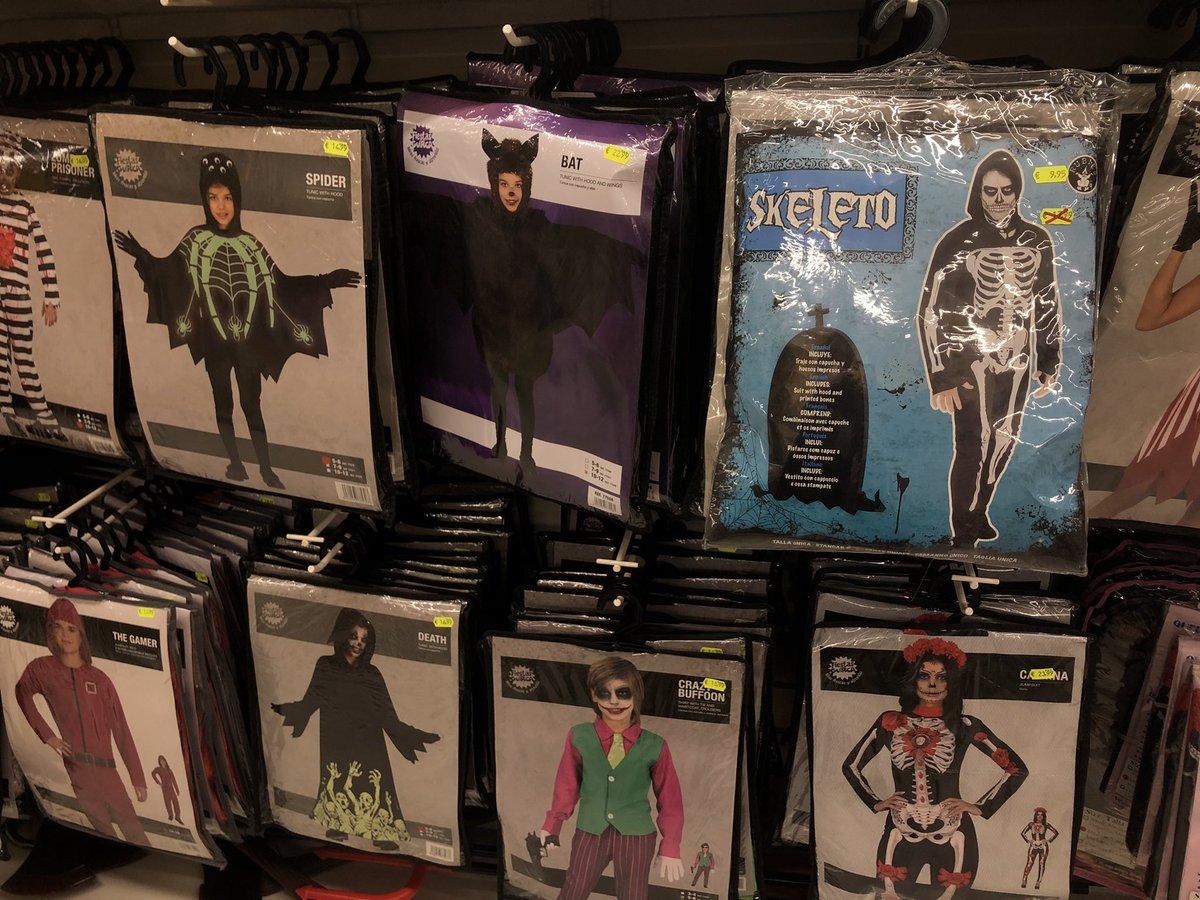 omg im at the gerard way costume section does anyone want anything?