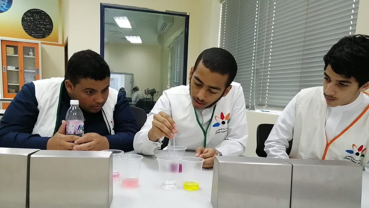 تفعيلاً لأسبوع الكيمياء العربي..
نفذ المركز العلمي بإدارة نشاط الطلاب، عددًا من الفعاليات العلمية والورش التدريبية للطلاب والمعلمين، استفاد منها أكثر من 200 طالب و 50 معلمًا، من 20 مدرسة.
#تعليم_جده
