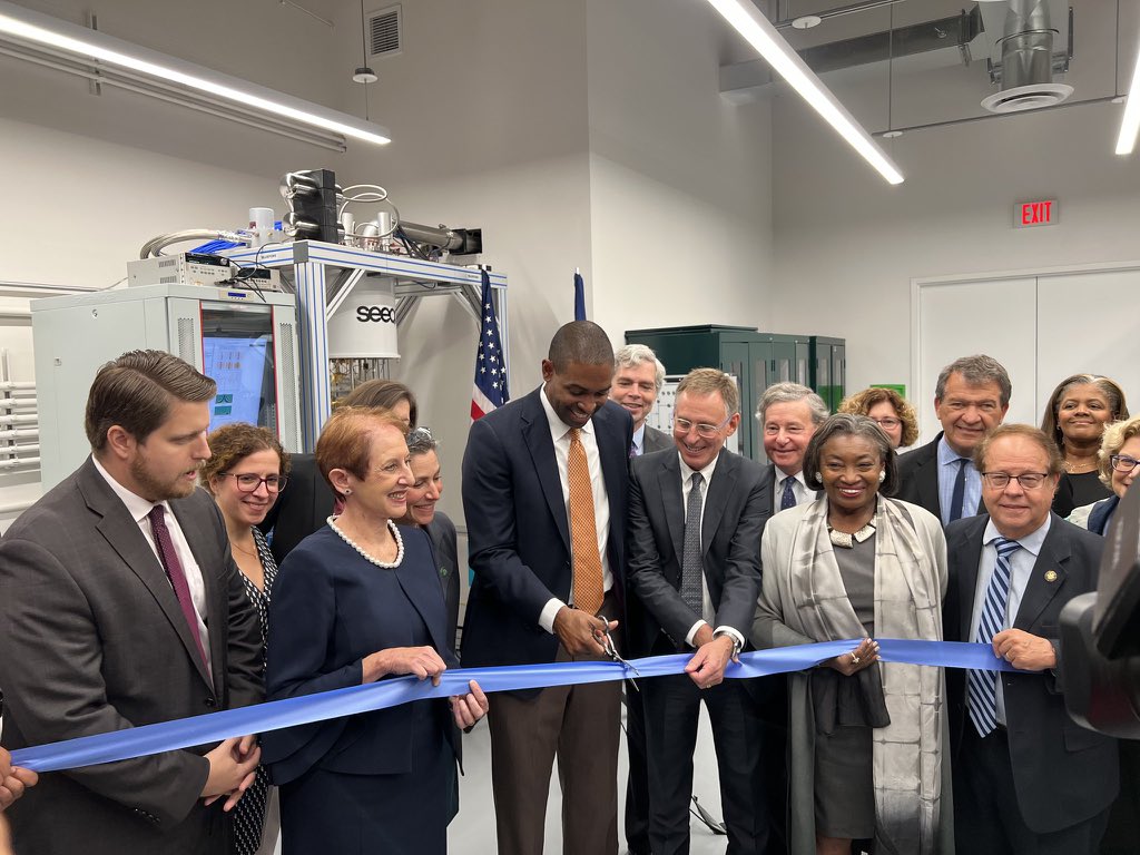 Great day yesterday in the region as @GovKathyHochul and @EmpireStateDev show what it takes to grow the statewide #QuantumComputing industry of tomorrow that’s already yielding a ROI today because of the public’s investment. Congrats again to @SeeqcUs and all involved! 🍾🎉👏