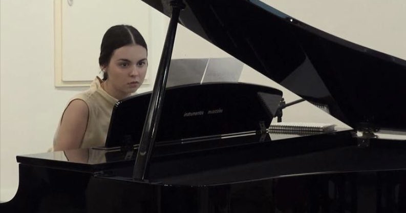 🎶🎶María Moreno, una joven #promesa Nazarena de la #música 

🎹Interpreta a #Bach al #piano 

m.youtube.com/watch?v=kFNWqi…
