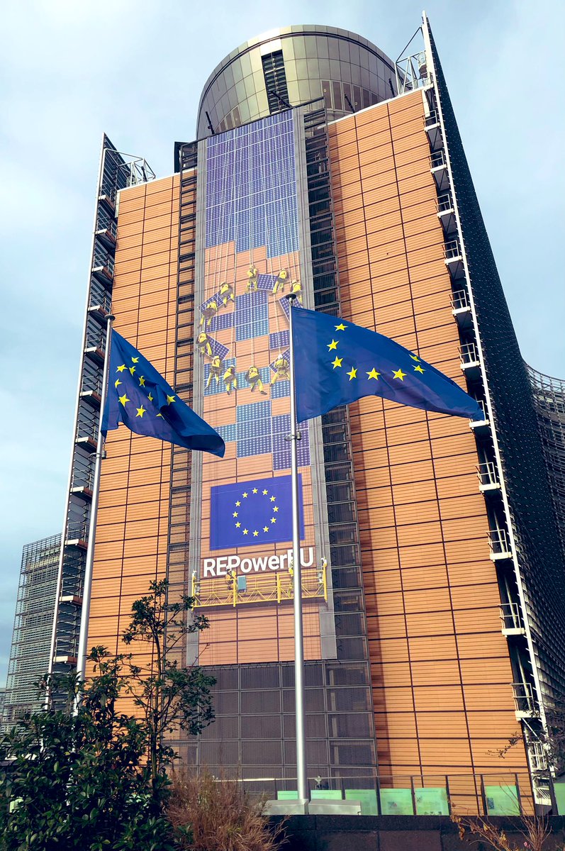 KatriEeva's tweet photo. Oh the excitement of data collection in the very heart of the 🇪🇺!

 @KnetsT in full force investigating #knowledgenetworks in #highereducation policymaking https://t.co/nYvRGFzVse