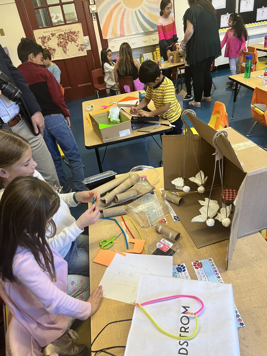 ProspectHill17's tweet photo. Kindergarten and 5th grade buddies in KS and 5M @ProspectHill17 worked together on a STEAM project creating Haunted Houses from recyclable materials https://t.co/9vw7PqxICn