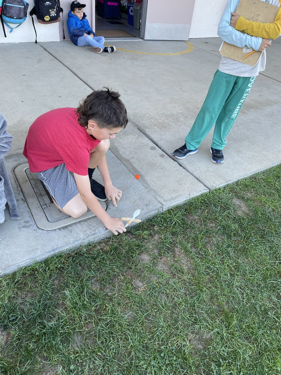 DavidsonMViT's tweet photo. Pumpkin catapults #stem #mvitsimi #simischools https://t.co/CApDPTnKpS