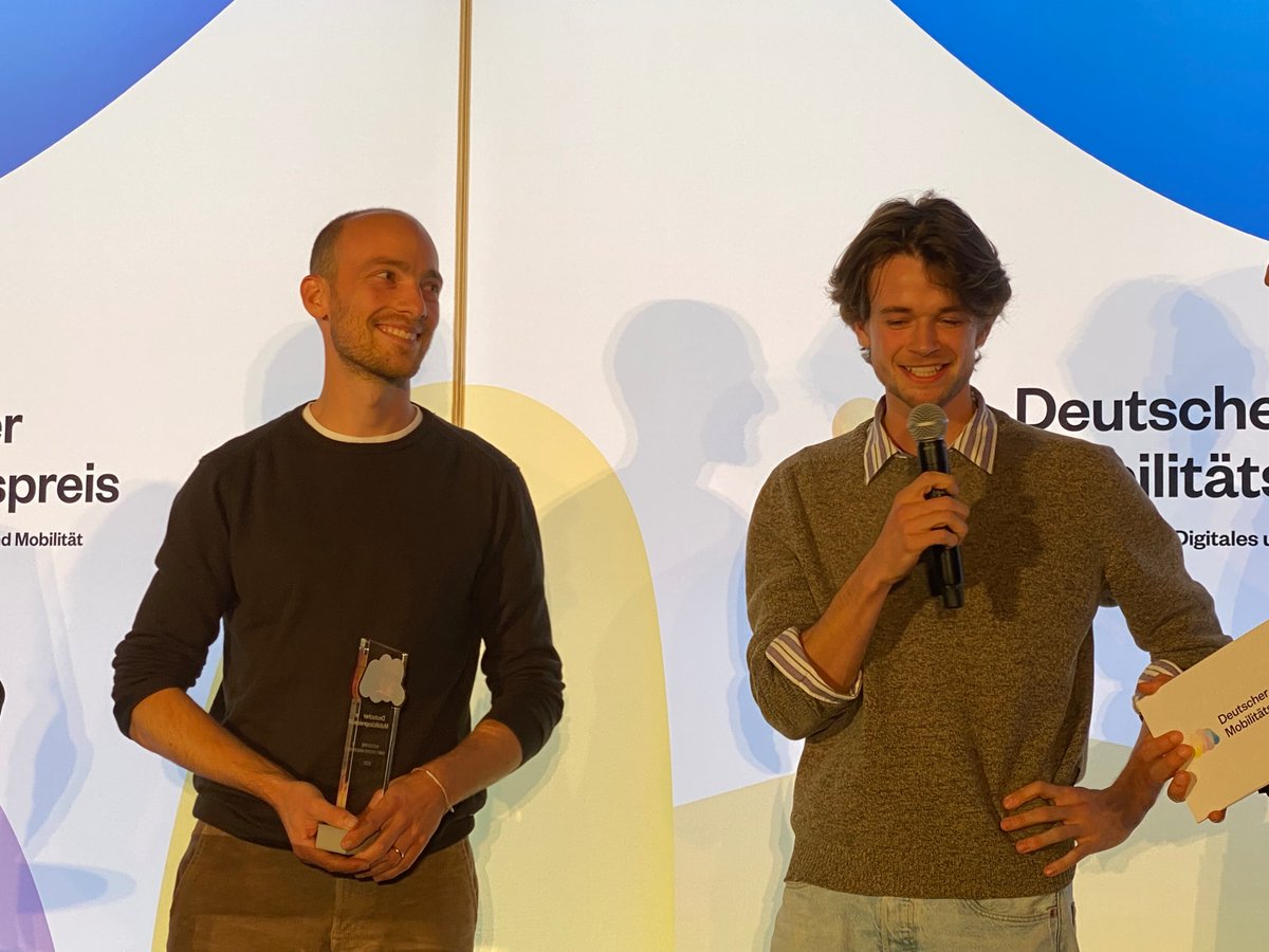 DMP_innovativ's tweet photo. In der Kategorie DMP | Young Vision verleihen wir den Deutschen Mobilitätspreis an Second Ride; einen Umbausatz, der Verbrenner-Mopeds auf E-Motoren umrüstet und dank #CircularEconomy Einzelteile weiterverwertet. Gratulation!
#SecondRide #eMobility #eMoped @TUBerlin https://t.co/4y0ctTfIiN