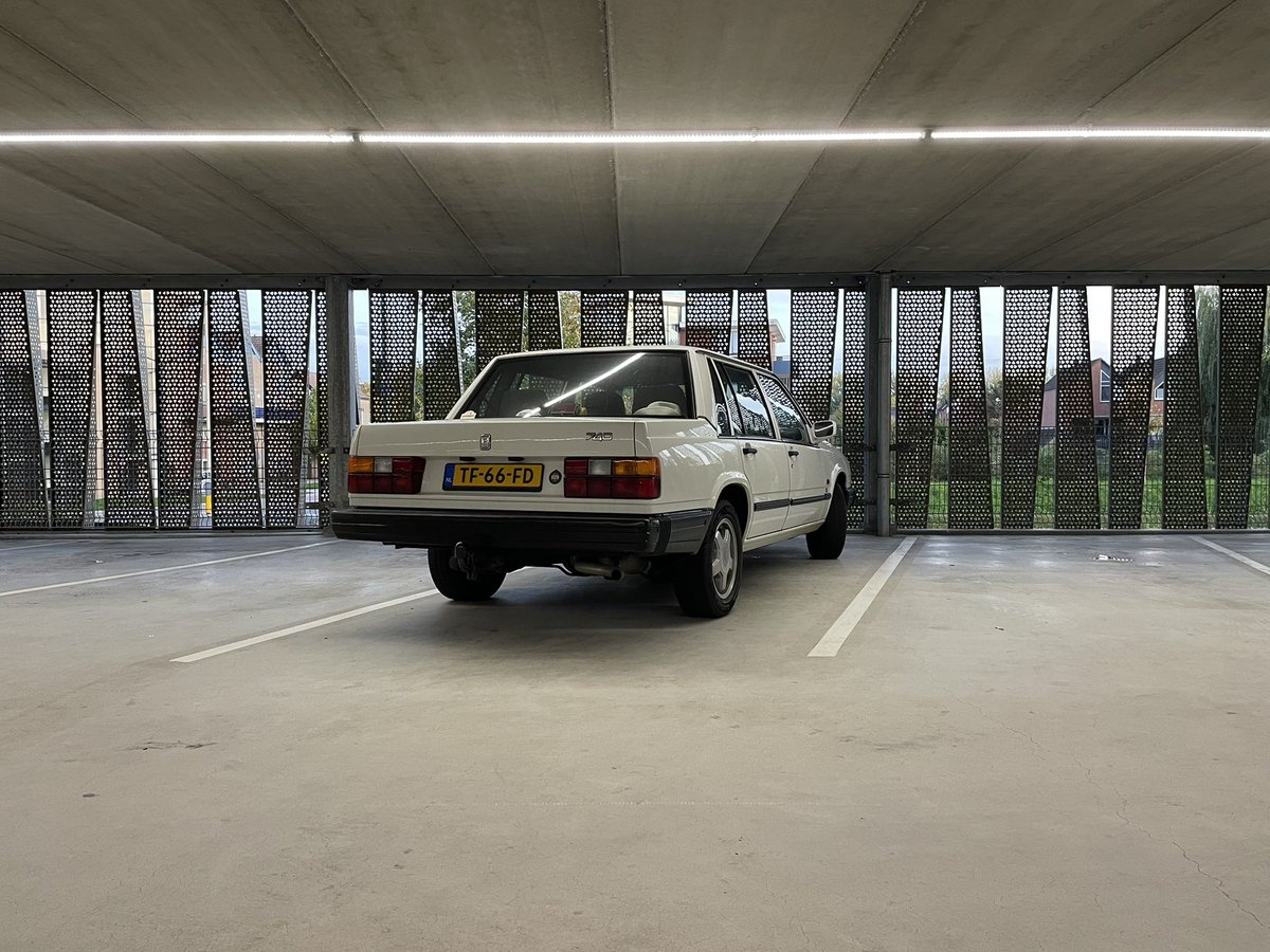 barendluiting's tweet photo. Autospot van de dag. Tadeloze sneeuwwitte #volveau #tf66fd https://t.co/ZHSRkJwro5