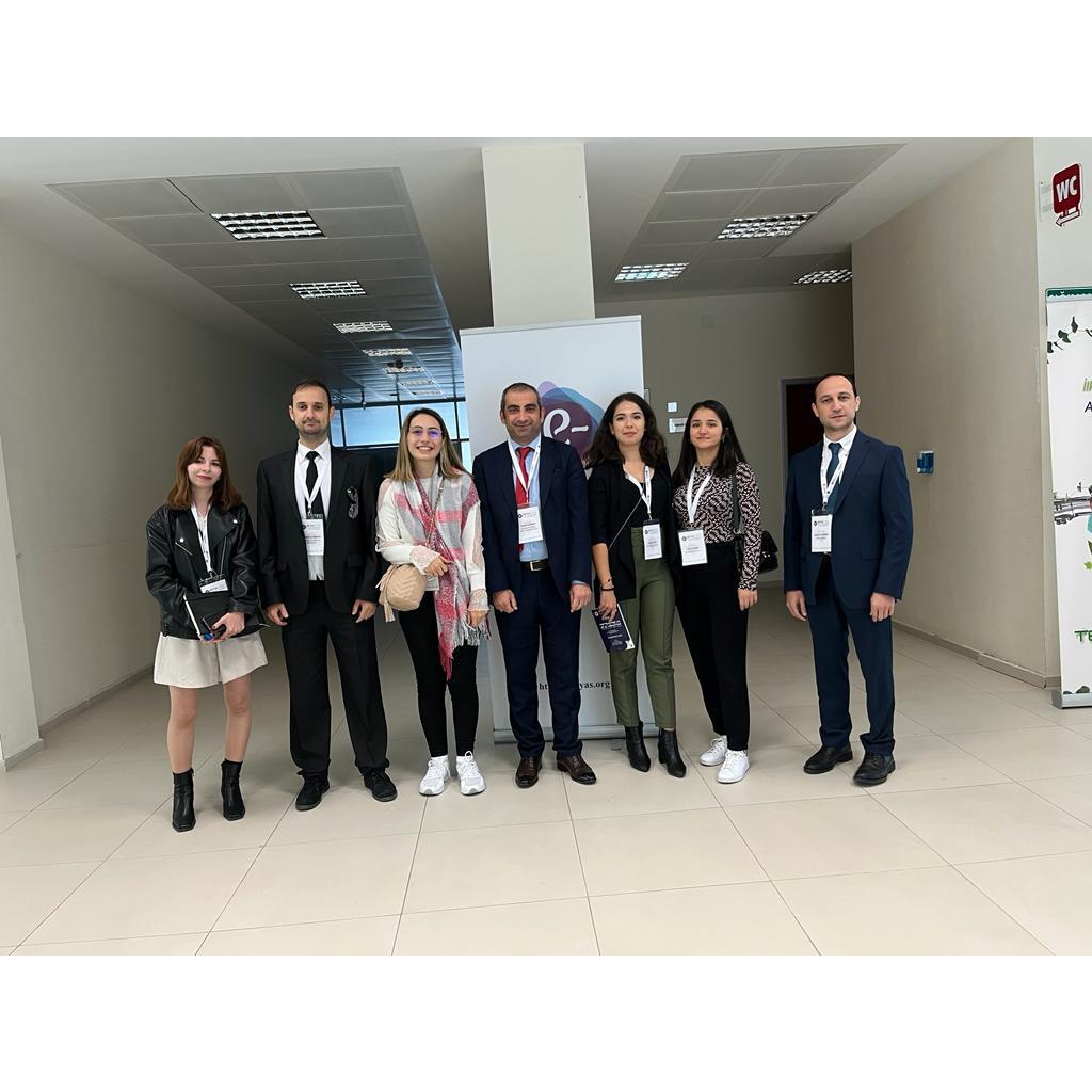 bvukutuphane's tweet photo. 10-11 Ekim 2022 tarihlerinde Ankara'da (Ankara Üniversitesi Teknokent Konferans Salonu-Gölbaşı) düzenlenen 5. e-BEYAS 2022 Sempozyumu'na kütüphane ekibi olarak katılım sağladık.
#bezmialemkutuphane #ebeyas #metaverse #bilgigüvenliği https://t.co/Xbua2vLYiu