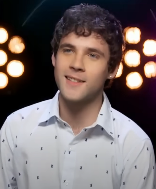 SethAlvez's tweet photo. Sabia que de algún lado se me hacia conocido 

Freddie Highmore = Agustín

#GH22 #GranHermano #Gh2022 https://t.co/5Ueg044rwF