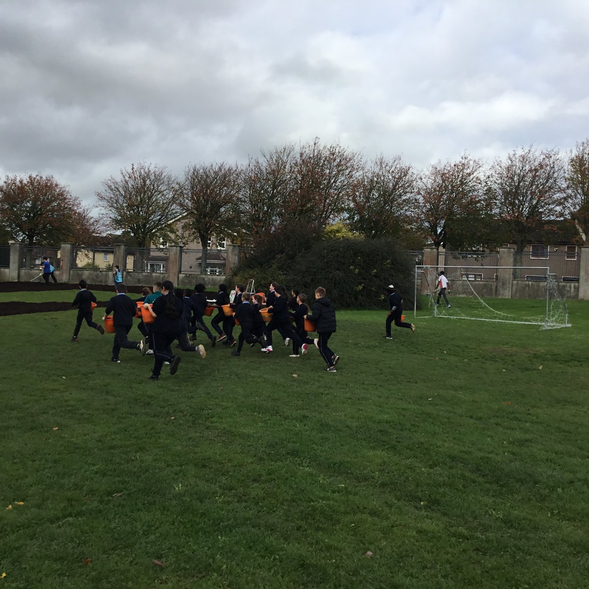 oidekhickey's tweet photo. Great day helping John and the volunteers of Stepping Stones Forests build The Lady’s Well National School outdoor classroom @tulchann @LuttCC #outdoorclassroom #communityoutreach #socialenterprise #dublin15 #ranglasmuigh #BAC15 https://t.co/UDEZkf81T8