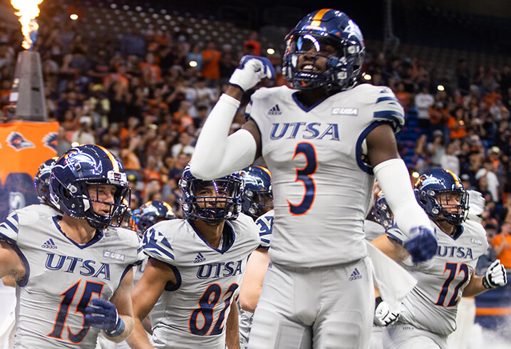 JLott2026's tweet image. This is Awesome!! I am honored and blessed to receive my very first offer from UTSA!!