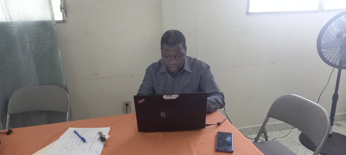 SoeurettePolic1's tweet photo. L'observatoire lance son magazine d'information, dans ce sens ce matin le CLM organise une séance d'information avec les journalistes avant de produire les differents numéros sur les activités de l'observatoire/CLM#Housingworks, #onusidahaiti,#pepfar,#fondmondial,#rhjs https://t.co/Rm67vbYUnK