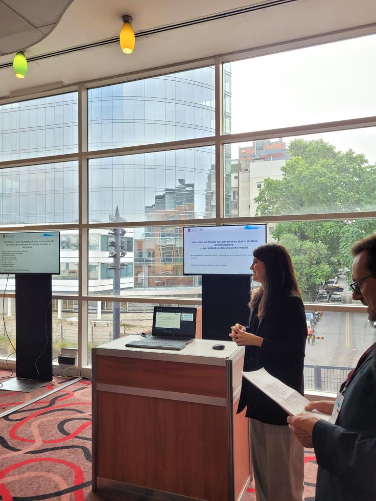 leonardo_seoane's tweet photo. La Dra. @anitaspac presentando nuestra experiencia de #ECMO en paro en congreso #SAC22 . @SAC_54 @ICBAonline #ECPR https://t.co/m79FYM0uRB