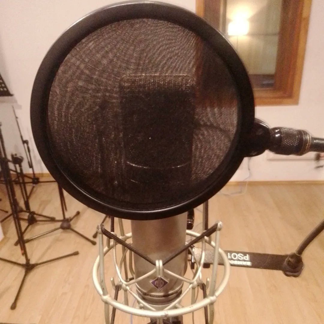 carlitosmilanga's tweet image. Hoy grabamos nuevos podcasts en estos días habrá nuevos lanzamientos
Gracias @MayaStudio