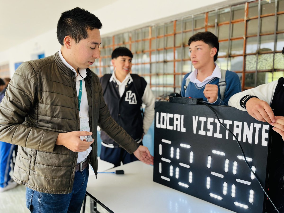 SecTICBoyaca's tweet photo. Creatividad e ingenio, es lo que encontramos en la Feria de Ciencia de la Institución Educativa José María Potier.

En la visita de verificación de funcionamiento del #LaboratorioSTEM, conocimos los proyectos que han realizado los estudiantes con esta herramienta. ¡Mucho talento! https://t.co/PZqM3FQt05