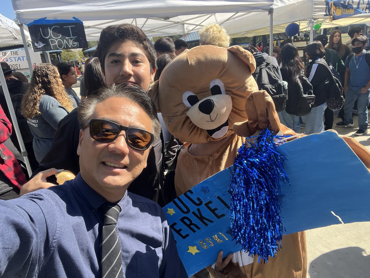 MontclairCavs's tweet photo. Our annual AVID College Fair - UC and CSU edition, was a big lunchtime success. Great job, Junior Class of 2024! Ⓜ️💙🖤 https://t.co/tAZ7hze0zF