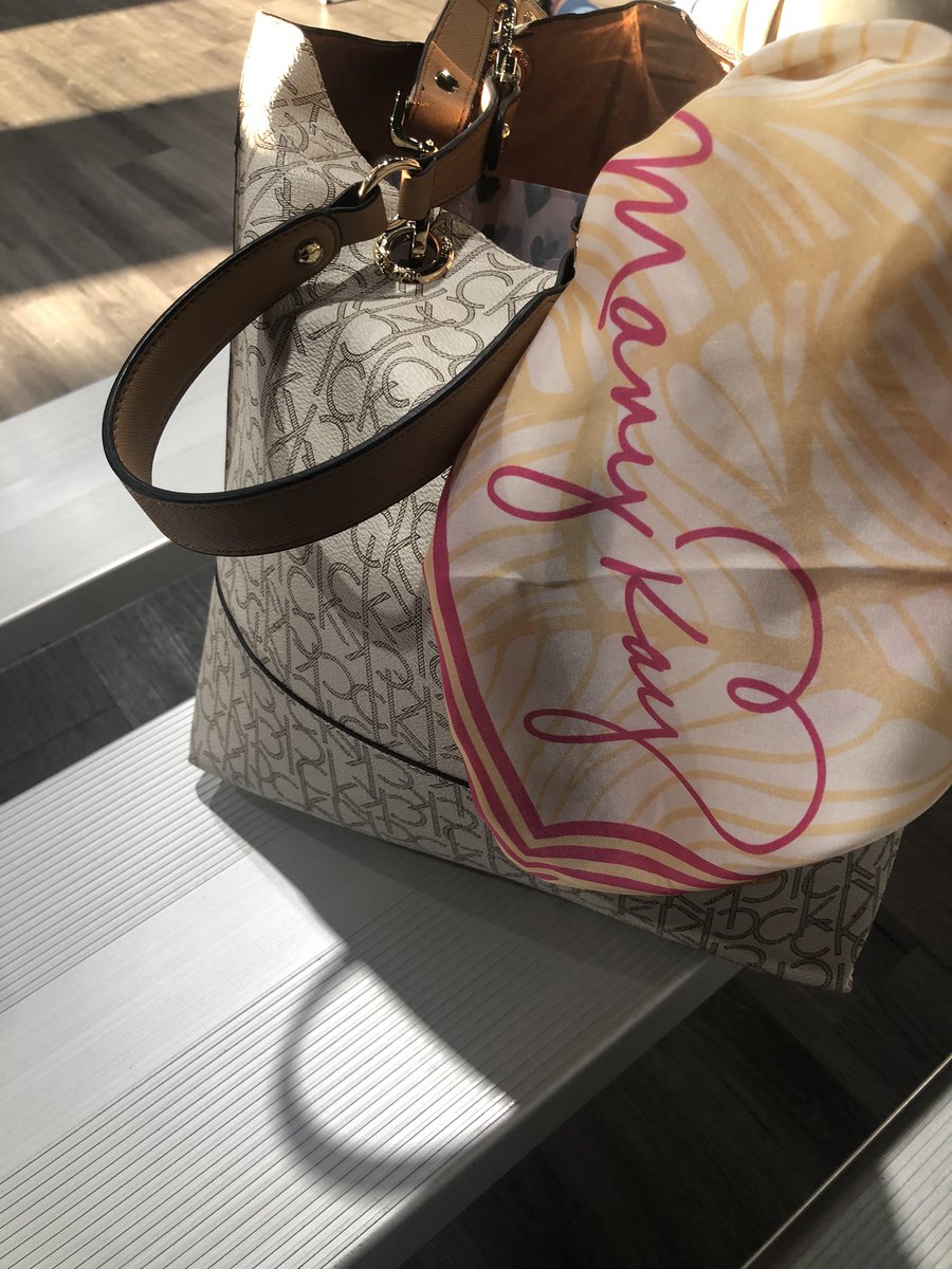 kiaps's tweet photo. Just being a mom and a businesswoman https://t.co/38wrnIT5KY  #mymklife https://t.co/zLSPVAnBH6