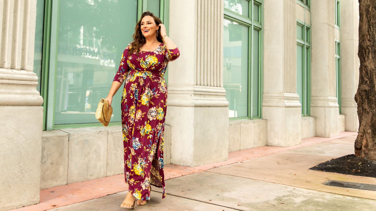 Back by popular demand, our Maya Maxi Dress is now available in a new, limited edition fall floral print. 🍂 Enjoy 20% off your order of $150 with code G20 at kiyonna.com/plus-size-clot…