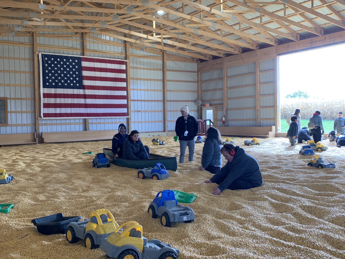 KellysTitans's tweet photo. CBI to Wickham Farms. It was a gorgeous day on the farm with friends! #thomastitans #fallfun https://t.co/SmQq1JVbeU