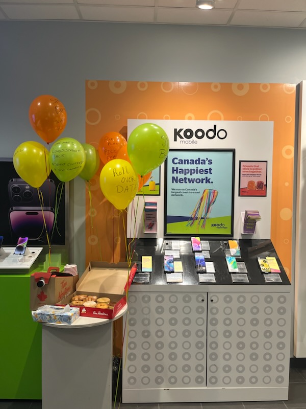 TomHarris's tweet image. Koodo's Pick Your Perk has landed in Powell River.  Stop by to Pick Your Perk and Pick Your Donut!

Which Koodo Perk will you choose?  #RolloverData #SpeedBoost #UnlimitedLD #UnlimitedInternationalText