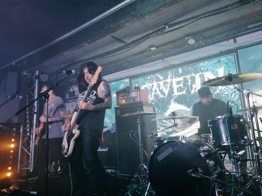 Went to the <a href="/cave_in_boston/">CAVE IN</a> rock show. Pretty good!