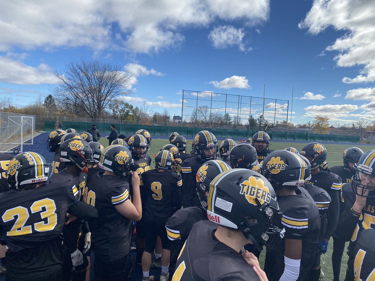 Great win today, seeded 1st in the East division. Our varsity football team is preparing to make some noise in the playoffs. @CapoOttawa @FballStmatts #ocsb