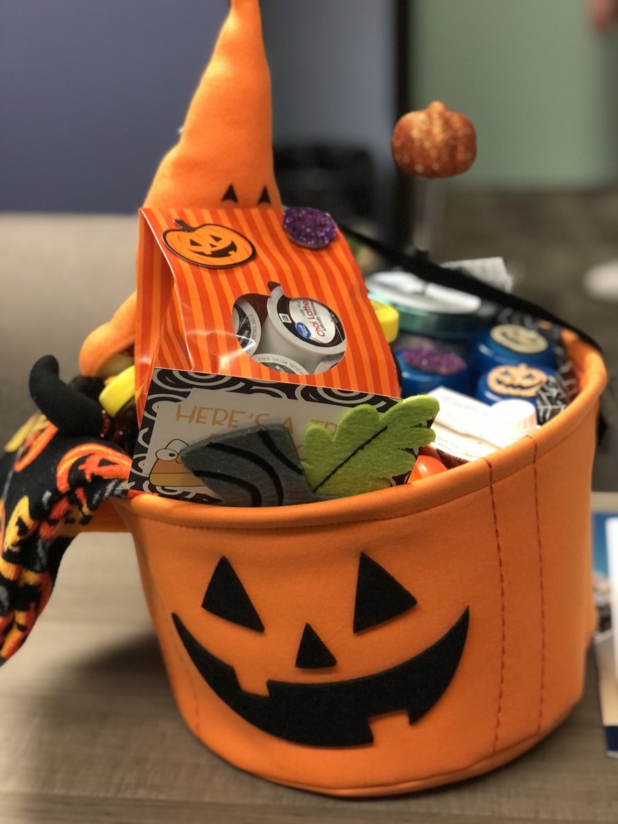 CelesteMyres's tweet photo. Y’all! Thank you to my amazing Pumpkin Pal. Whoever you are, you’ve made my week. Thank you! #octoberjoy #educatorlife https://t.co/8fFsY0E9Ol