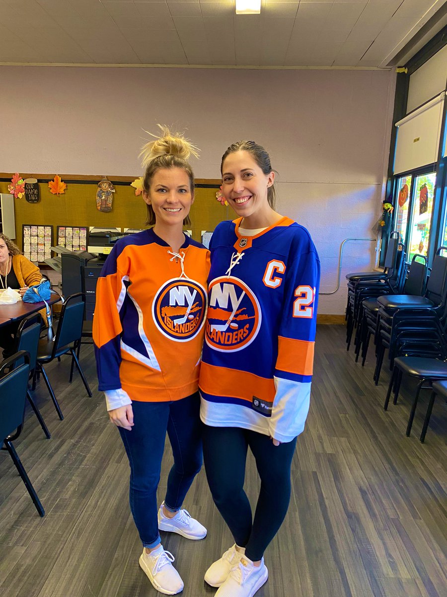 Favorite Sports Team Twins for Red Ribbon Week! <a href="/13MrsWatson/">Samantha Watson</a> #happeningathowell