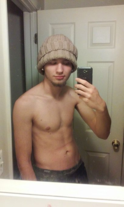 Just wanted to upload some old pictures from high school https://t.co/LLrFd5eKZh<a href="/tag/crossdressing"class="tags"><span>#crossdressing</span></a><a href="/tag/femboy"class="tags"><span>#femboy</span></a>