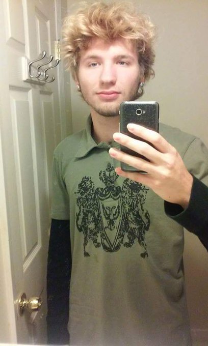 Just wanted to upload some old pictures from high school https://t.co/LLrFd5eKZh<a href="/tag/crossdressing"class="tags"><span>#crossdressing</span></a><a href="/tag/femboy"class="tags"><span>#femboy</span></a>