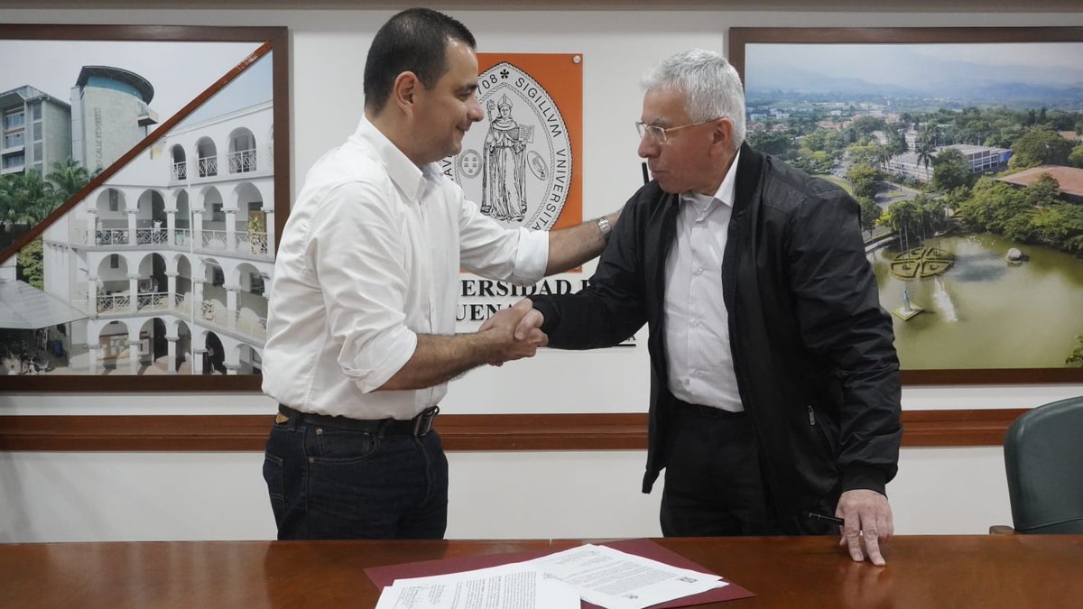 SENA_RValle's tweet photo. El Dir. Regional del @SENA_RValle  @fjmurielandrade, adelantó una reunión con el Rector de la @USBCali, Fray Benjamín Soto Forero, con quien firmó un convenio de Cooperación Interinstitucional para el desarrollo del emprendimiento en la Región. https://t.co/vIgeBf8VUZ