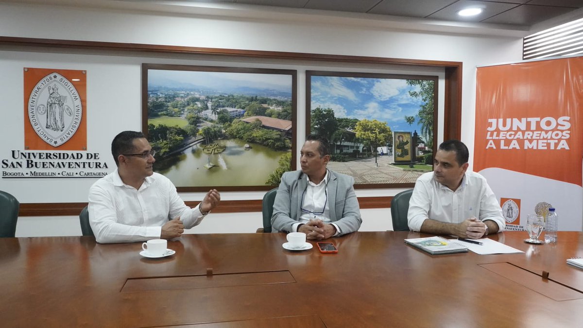 SENA_RValle's tweet photo. El Dir. Regional del @SENA_RValle  @fjmurielandrade, adelantó una reunión con el Rector de la @USBCali, Fray Benjamín Soto Forero, con quien firmó un convenio de Cooperación Interinstitucional para el desarrollo del emprendimiento en la Región. https://t.co/vIgeBf8VUZ