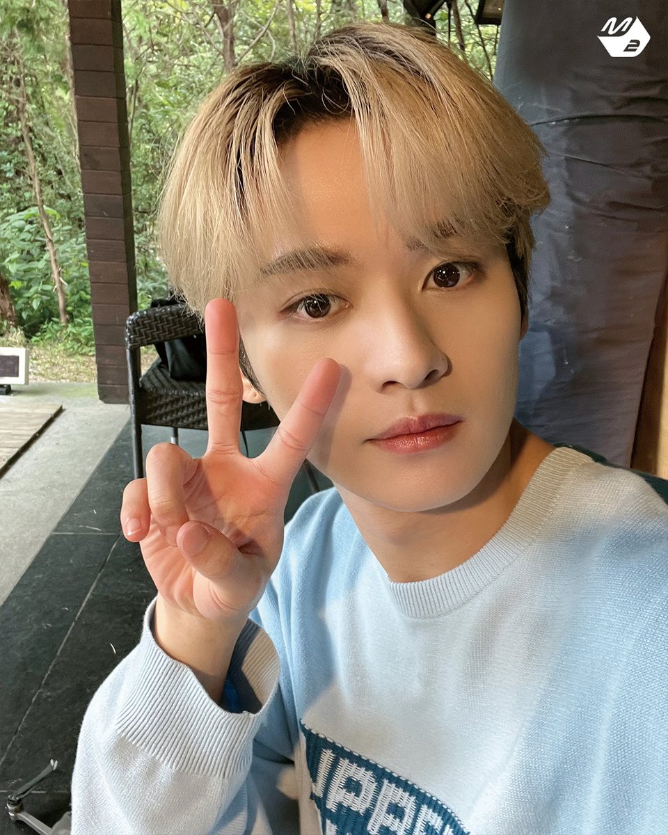 daily lee know tweet media