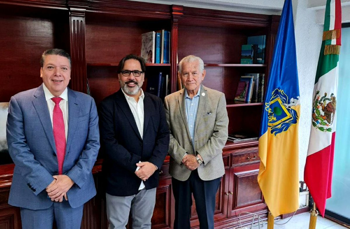 Israelgaroc's tweet photo. @SemadetJal @ComCoparmex @CCIJalisco Agradezco el interés y voluntad del presidente de la #COPARMEX, @CarlosD_VF y el coordinador del #CCIJ, Cesar Castrom, así como a sus respectivos asesores @Melina_Juarez y Dario Loira. https://t.co/jRFbtr2VrO