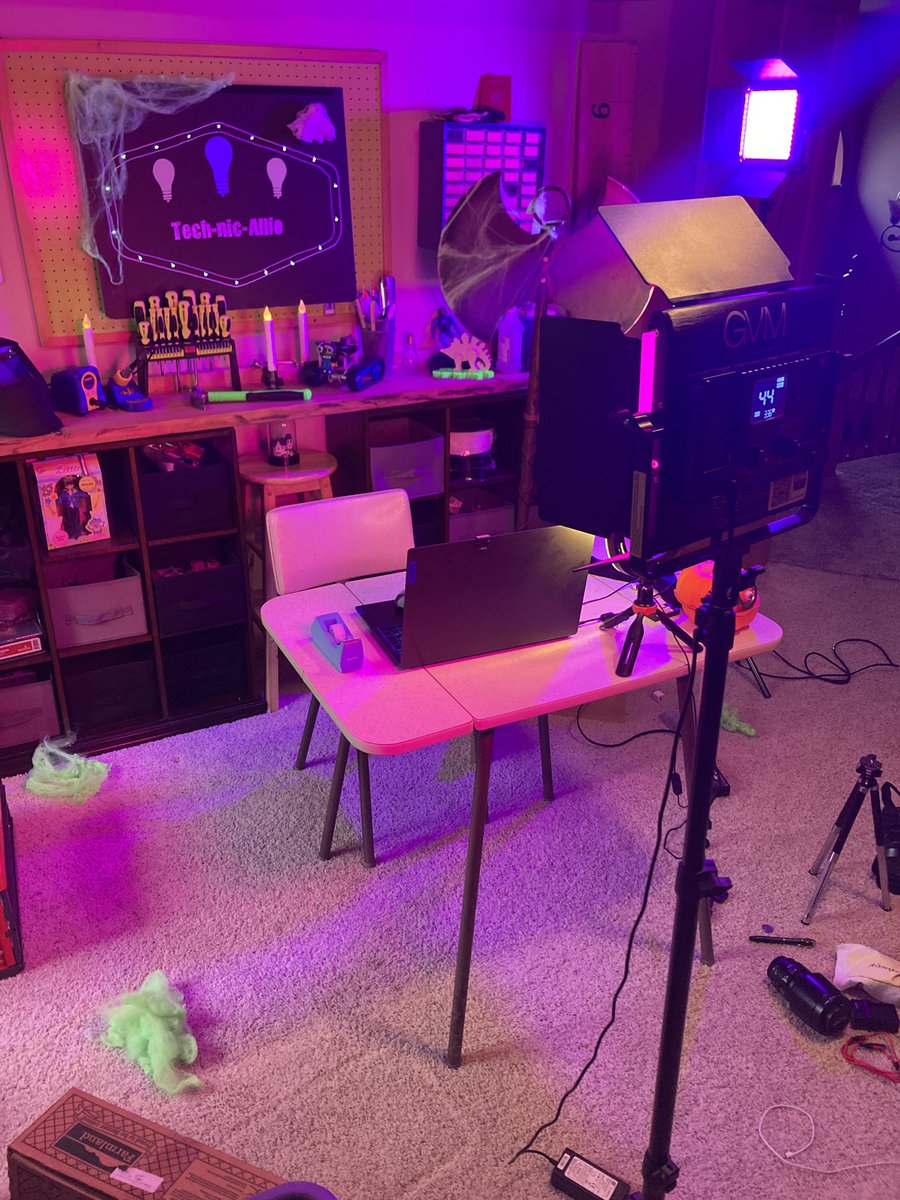 Are you getting ready for #hackapumpkin LIVE? 

Because I'm getting ready for #hackapumpkin LIVE!!! 

90min until 6:30 central time!!! Join us here 👇 to see this year’s great pumpkin hacks! 

youtu.be/yP4-wDKLcEM