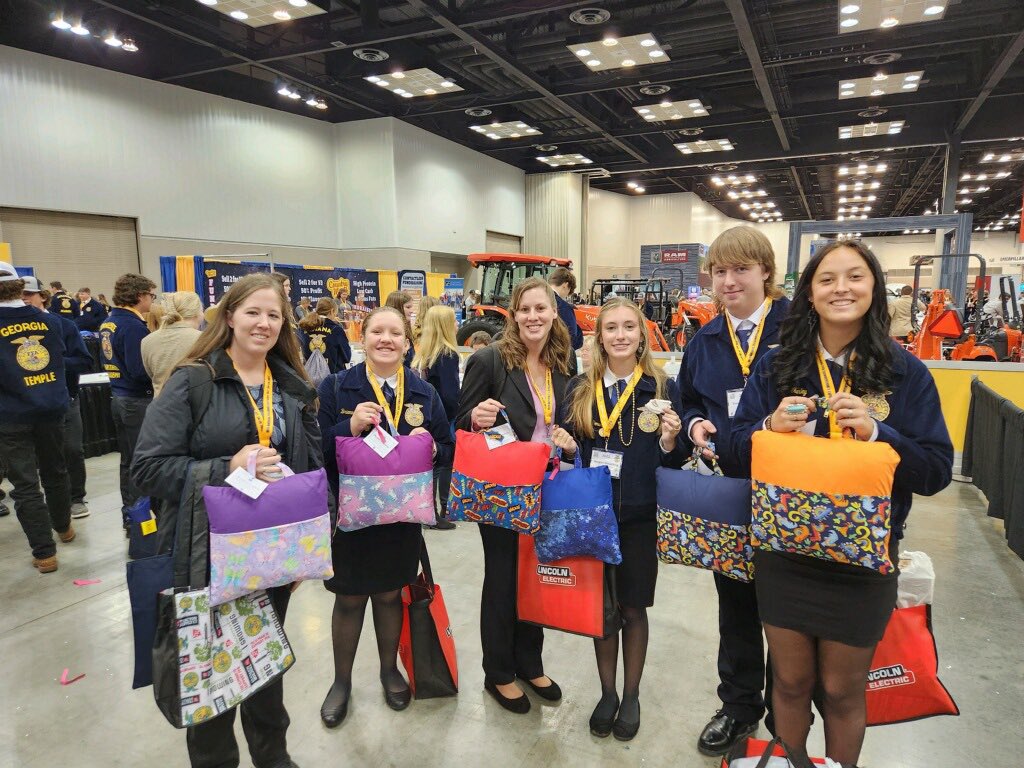 MiddletownFFA's tweet photo. We are having a blast at National FFA Convention today!  #ffa #mdffa @FCPSCTE @MarylandFFA https://t.co/ga5xI11Ldr