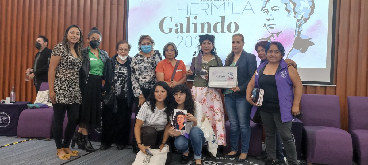 violetastunam's tweet photo. Nuestra admiración, cariño y reconocimiento a #AraceliOsorio compañera de lucha, amiga, maestra de vida. Gracias por guiarnos en la búsqueda de la verdad y la justicia 💜💜💜 Premio #HermilaGalindo #CNDH
#VioletasenAccion https://t.co/lOax3nTX3s