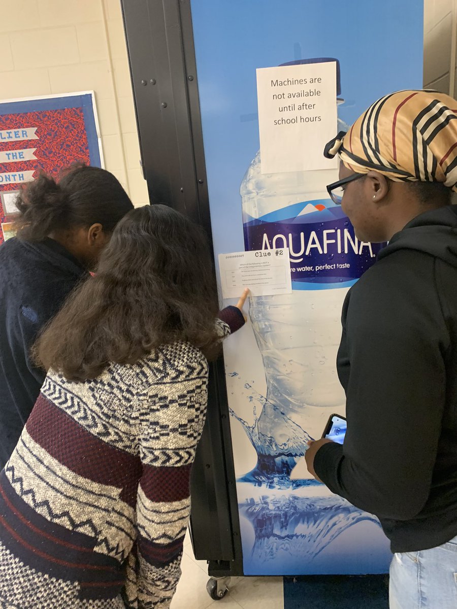 SoLee_AOLS's tweet photo. Scavenger Hunt reviews are lots of fun with this awesome group! #NAF @NAFCareerAcads @leecoschoolsnc https://t.co/PgWLHxJxRN