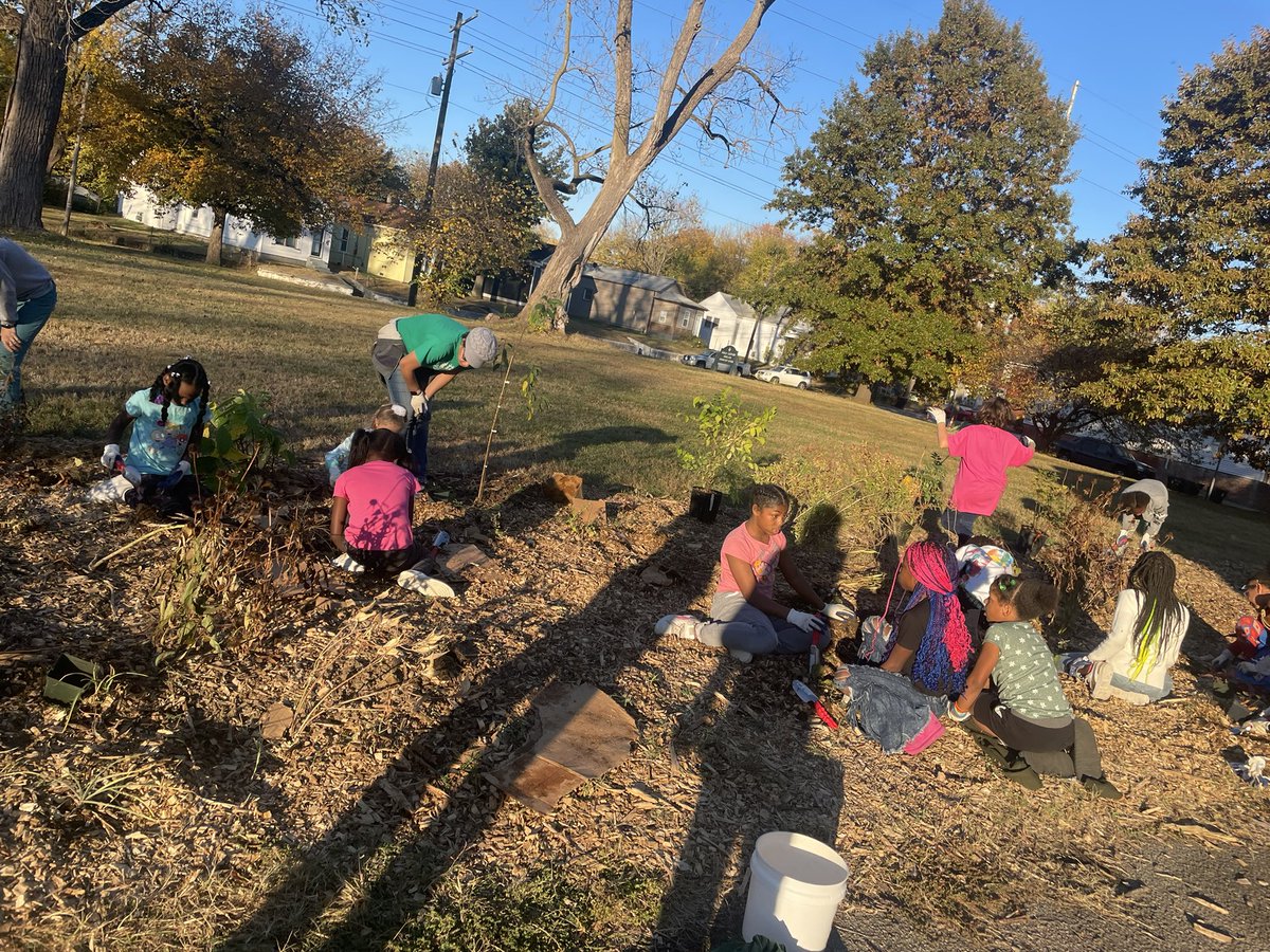 I Would Rather Be Reading tweet media