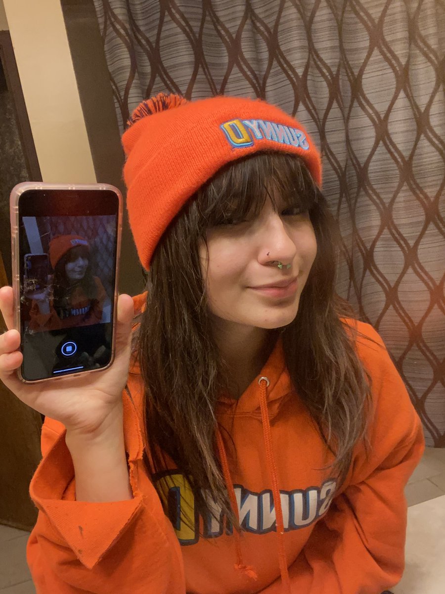 .@sunnydelight in honor of me cracking my phone i would like to acknowledge that my sunnyd hoodie is the only hoodie that actually keeps my phone in the pocket nmw. (10/10) 🧡