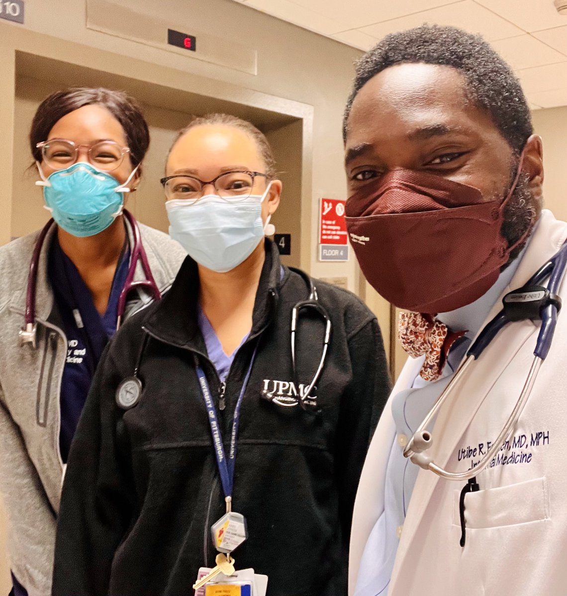 Man, impromptu run-ins like this will literally never get old. 😄👩🏾‍⚕️👨🏾‍⚕️

#WhatADoctorLooksLike
#BlackWomeninMedicine
#BlackMeninMedicine