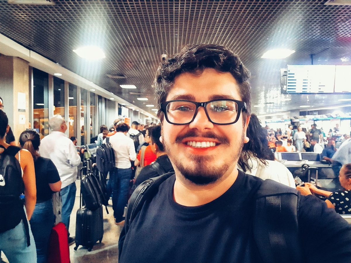 sobcustodio's tweet photo. Embarcando mais uma vez para Brasília! Agora é decisão. A cobertura da #TCRadio no segundo turno das eleições vai ser espetacular. Não perca nada, siga @tcmover! https://t.co/u86dsaySAy