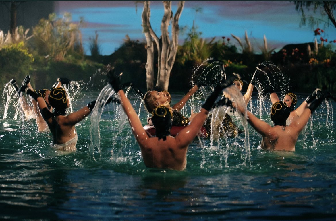 Aquabatix1's tweet image. 📸🍷

This image from @RAVIEB is just phenomenal 😍 🙏 
#IDrinkWine 
@AdeleAccess